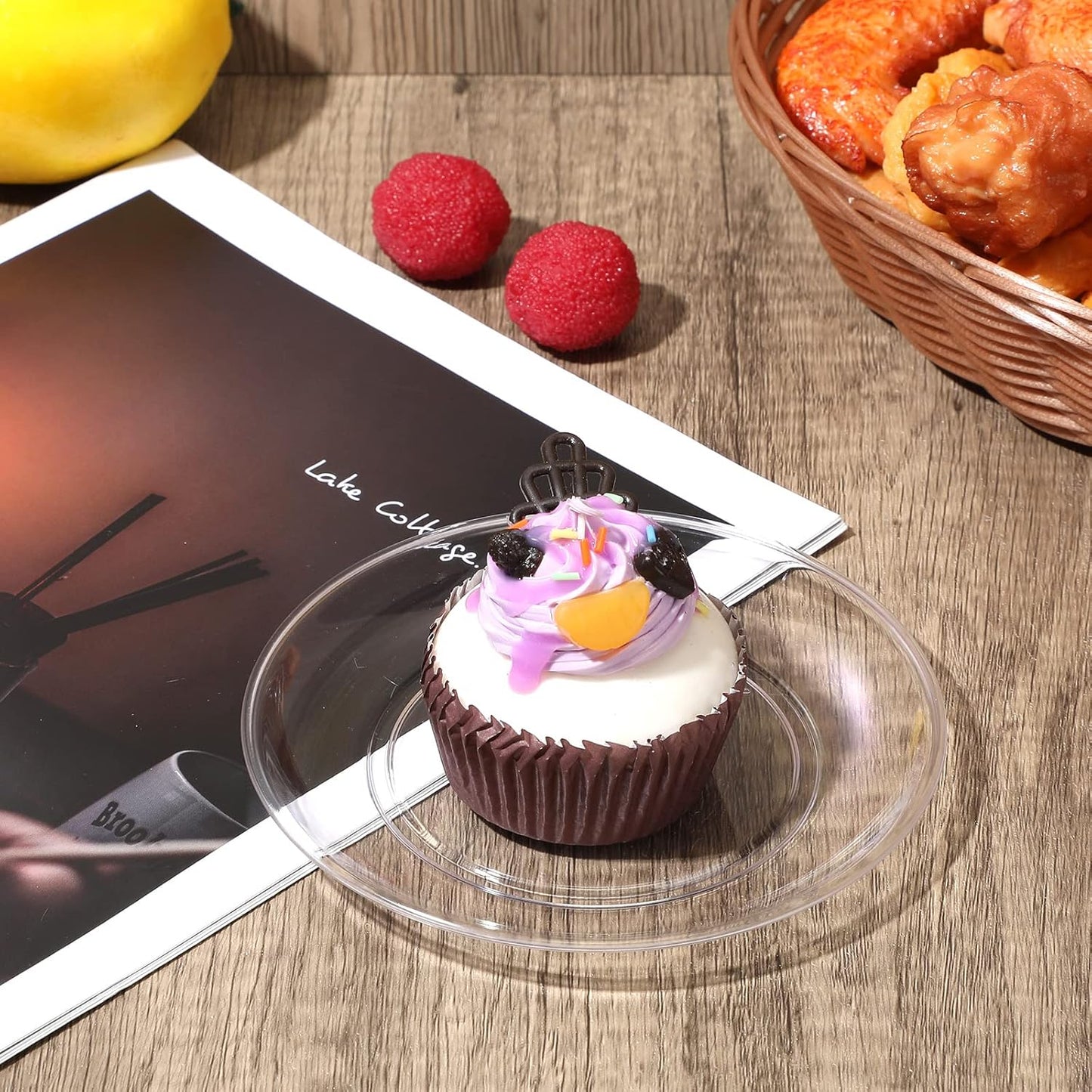 Mimorou Clear Plastic Dessert Plates 5.5 Inch Disposable Cake Plates Small Party Dishes Bulk Clear Round Dishes for Wedding Dinner Appetizers BBQ Travel Catering Events(200 Pcs)