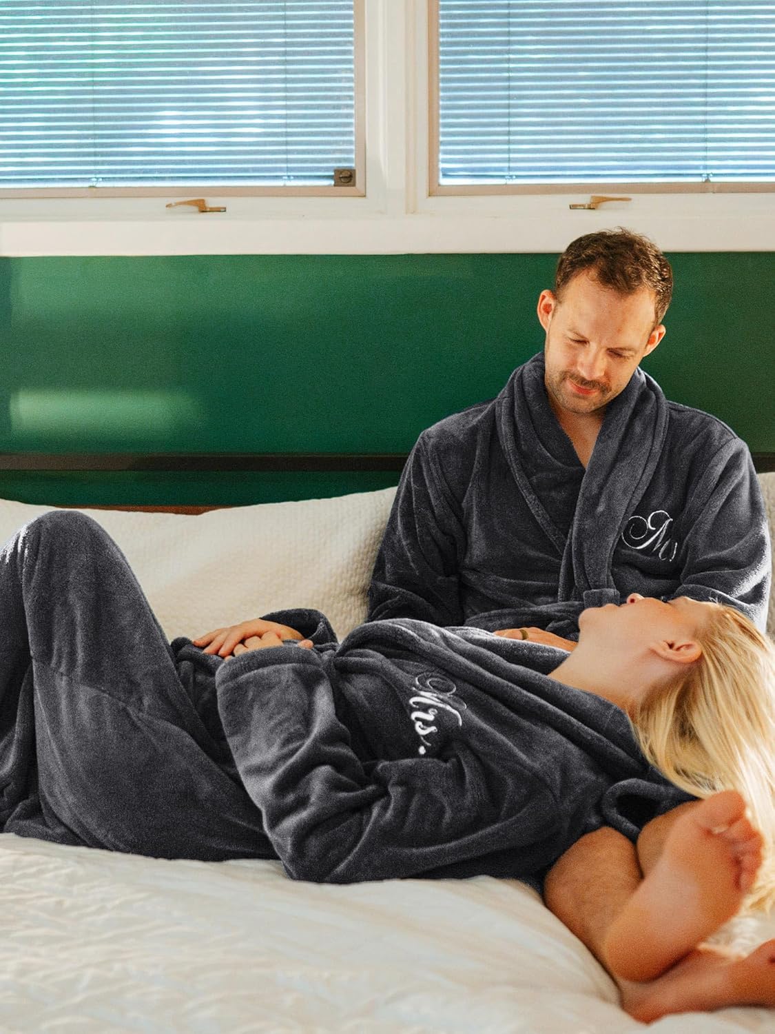 AW BRIDAL 2Pcs Mr and Mrs Robes for Couples Fleece, Matching Long Hooded Robes for Men Women, His and Hers Wedding Gifts