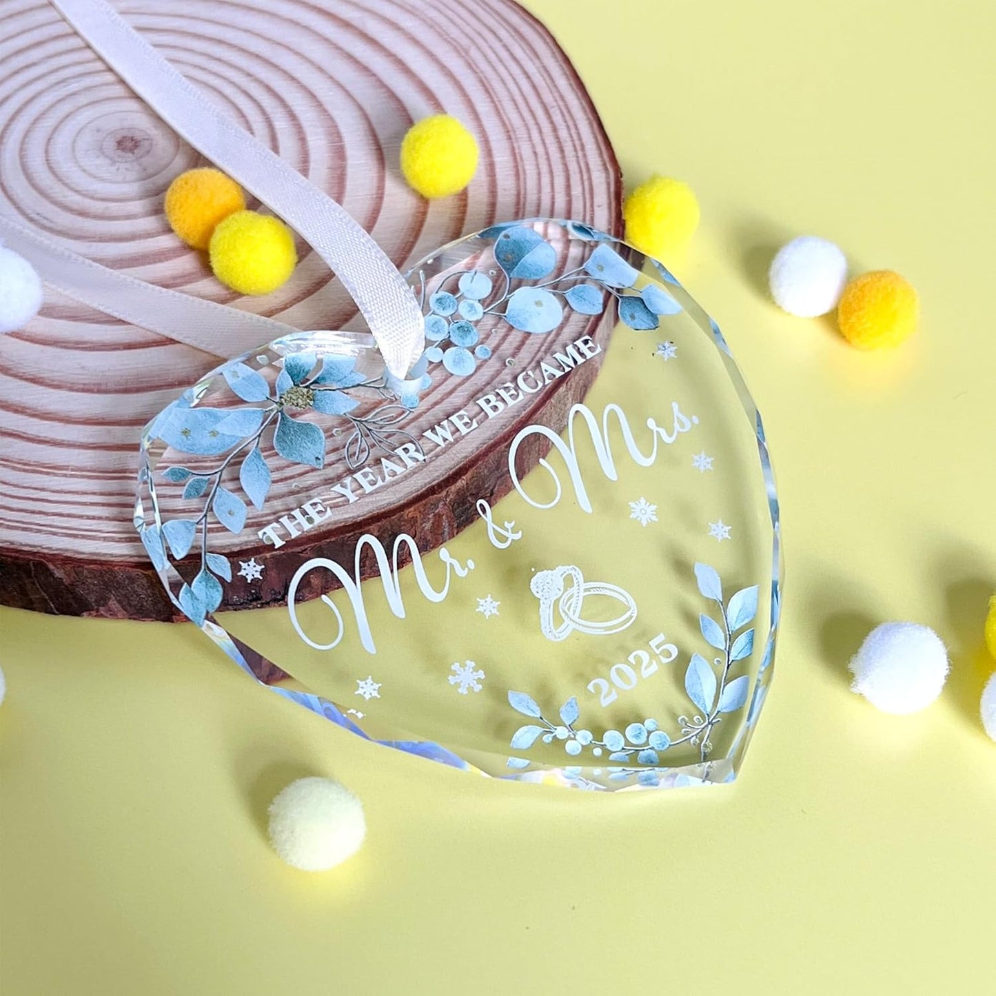 First Christmas Married Ornament 2025 - Mr and Mrs Gift - Wedding Gifts for Couples 2025 - Wedding Ideas for Newlyweds, Bride and Groom - Glass Ornament