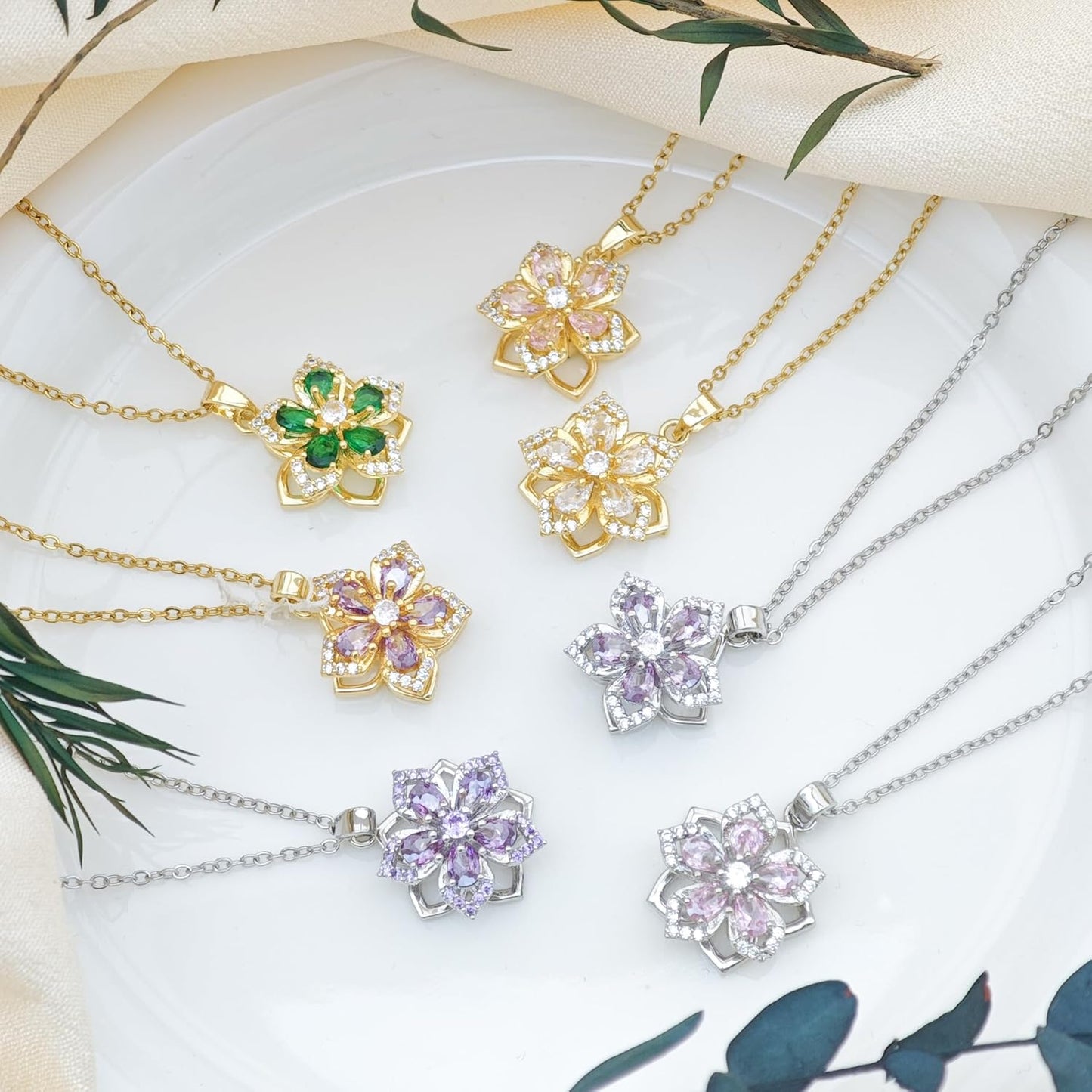 Necklace for Women Gold Flower Fidget Necklace Rotatable Crystal Silver Blossom Pendant Necklaces Adjustable Spinning Fidget Necklaces Redbud Flower Choker Funny Gift Jewelry