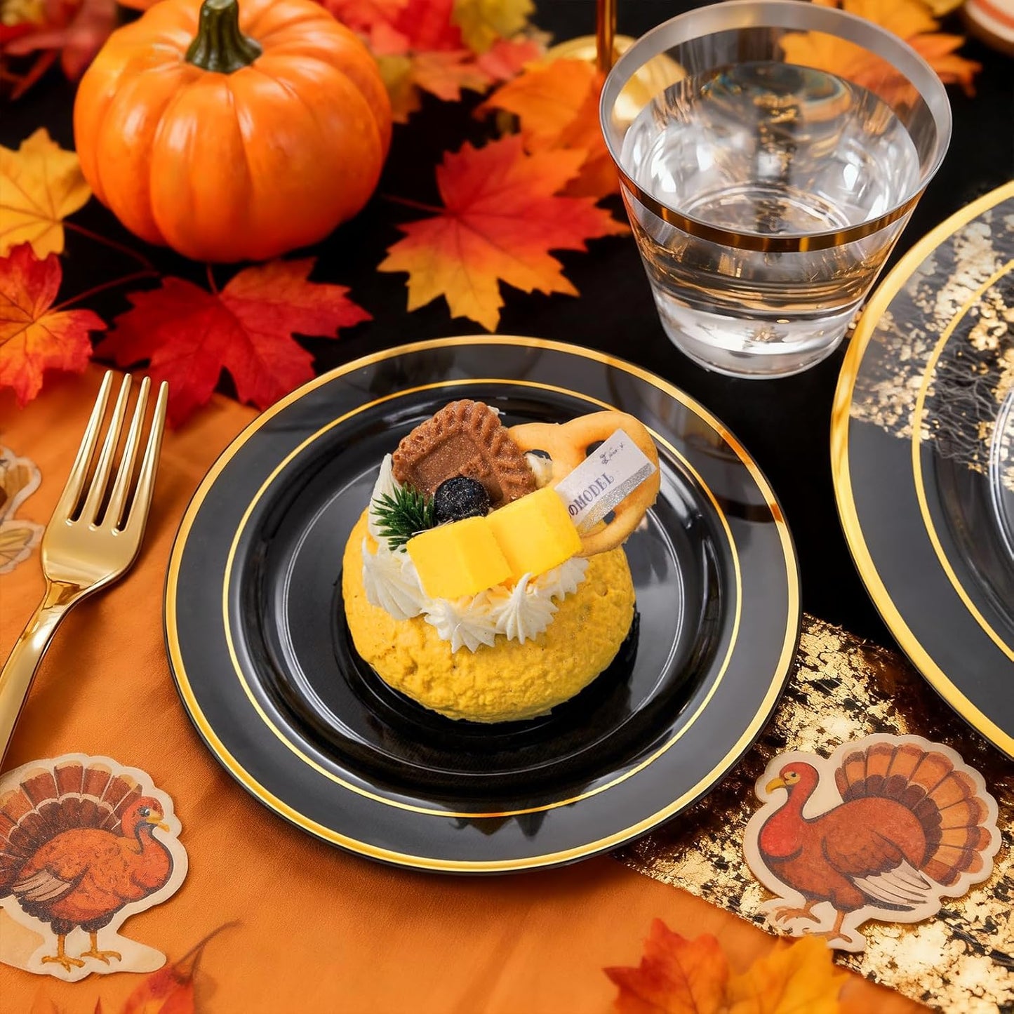 WELLIFE 600pc Gold Trim Plastic Dinnerware Set for Party: 100 Dinner Plates, 100 Dessert Plates, 300 Cutlery