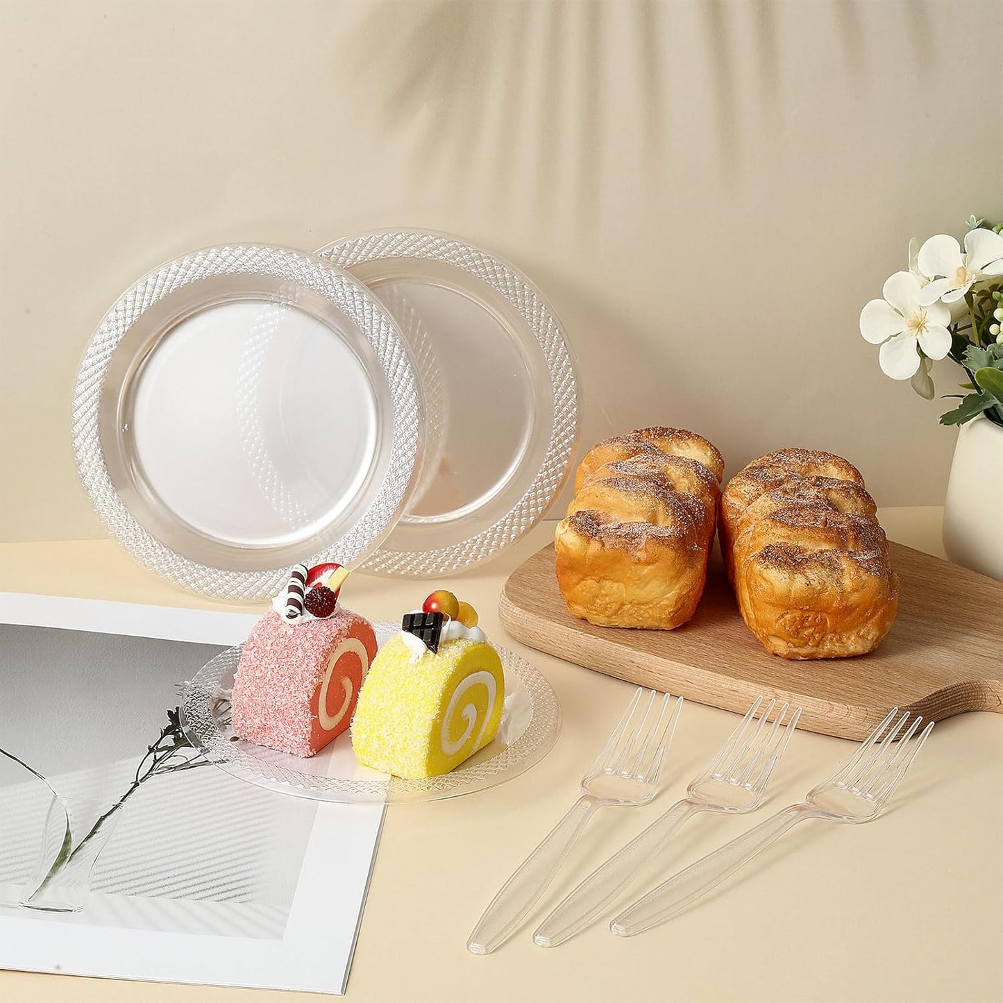 Hushee 600 Pcs 6 Inch Plastic Dessert Plates with Forks for Cake Appetizer, 300 Disposable Plates and 300 Plastic Forks for Wedding Birthday Party Event Bulk (Clear)
