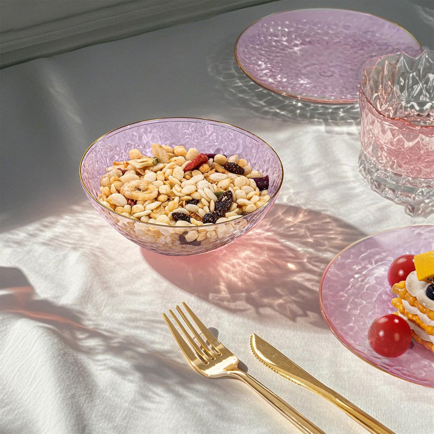 I00000 30 Pack 12 Ounce Pink Plastic Bowls Hammered Clear Bowl with Gold Rimmed, Heavy Duty Disposable Bowl Set,Elegant Salad/Dessert/Ice Cream Small Bowls for Thanksgiving Party, Weddings, Catering