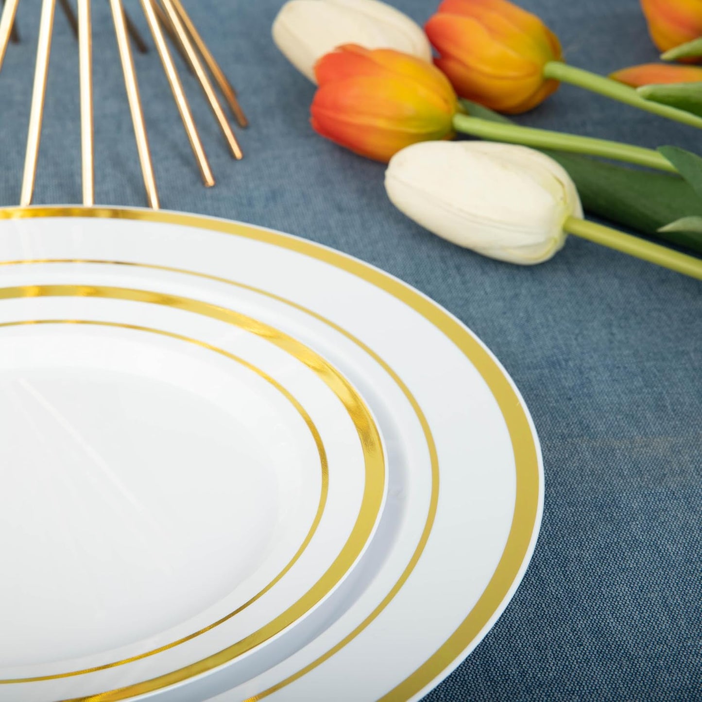 N9R 600PCS Disposable Plastic Plates, Gold Plastic Dinnerware Set Includes 100 Dinner Plates, Dessert Plate, Cups, Spoons, Forks, Knives for 100 Guests, Perfect for Party, Wedding, Birthday