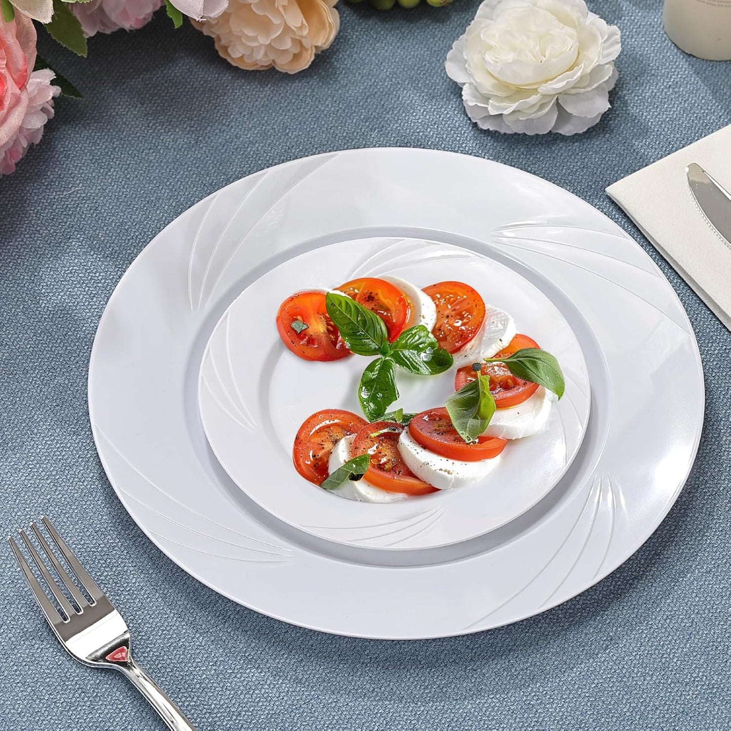 700-Piece White Swirls Plastic Dinnerware Set for 100 Guests, Elegant Disposable Dinnerware for Party, Wedding. Includes 10.25" Dinner Plates, 6.5" Dessert Plates, Silverware, Napkins, Cups