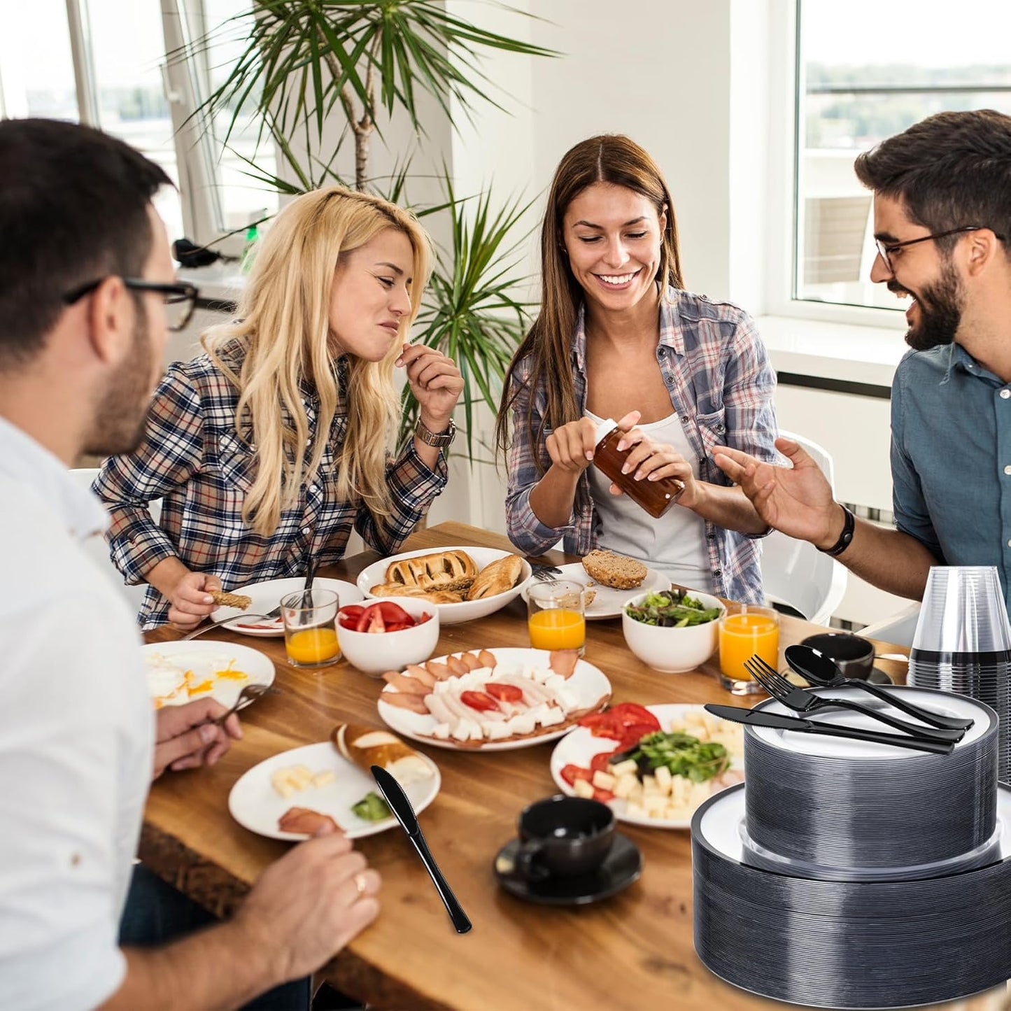 N9R 600PCS Clear and Black Disposable Plates Set, Heavy Duty Plastic Dinnerware Set for 100 Guests Includes 100 Dinner & Dessert Plates, Cups, Spoons, Forks, and Knives, Perfect for Parties, Weddings