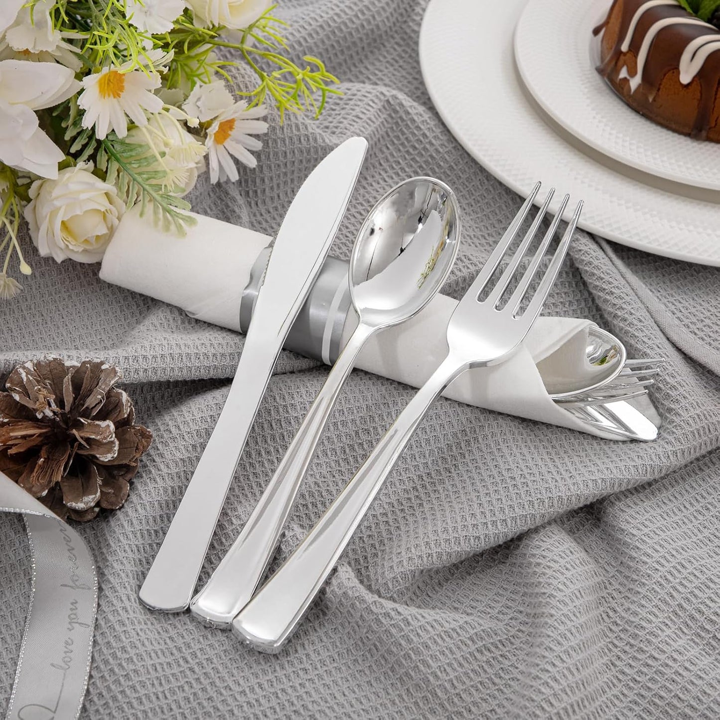 Liacere 100 Pack Silver Plastic Silverware-Pre Wrapped cutlery and Napkin-Pre Rolled Silverware Disposable 100 Forks, 100 Knives 100 Spoons, 100 Napkins Plastic Utensils＆Father's Day＆Independence Day
