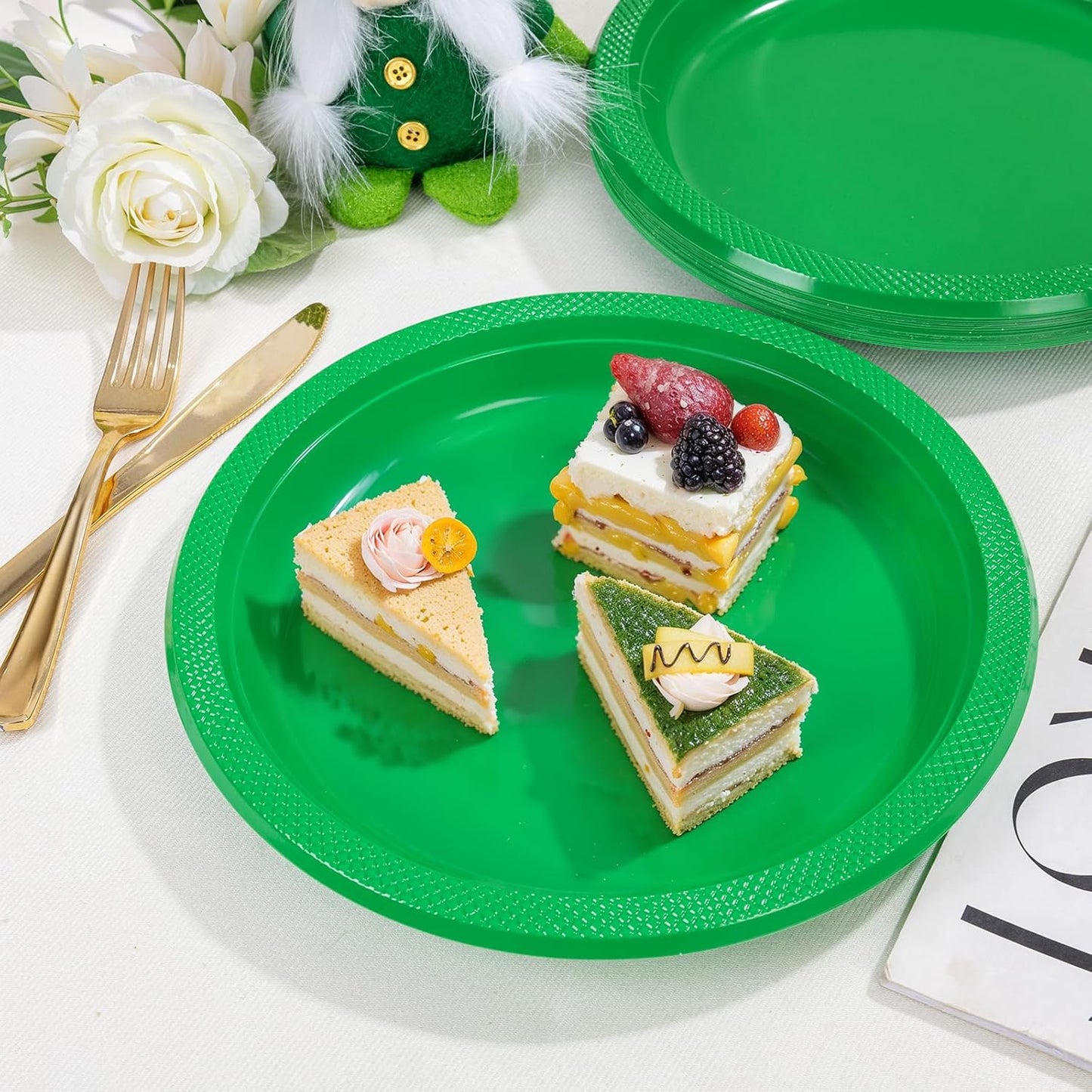 WELLIFE Green Party Plates 10 Inch -150 Count, Disposable Plastic Dinner Plates for Party St. Patrick's Day Easter Christmas