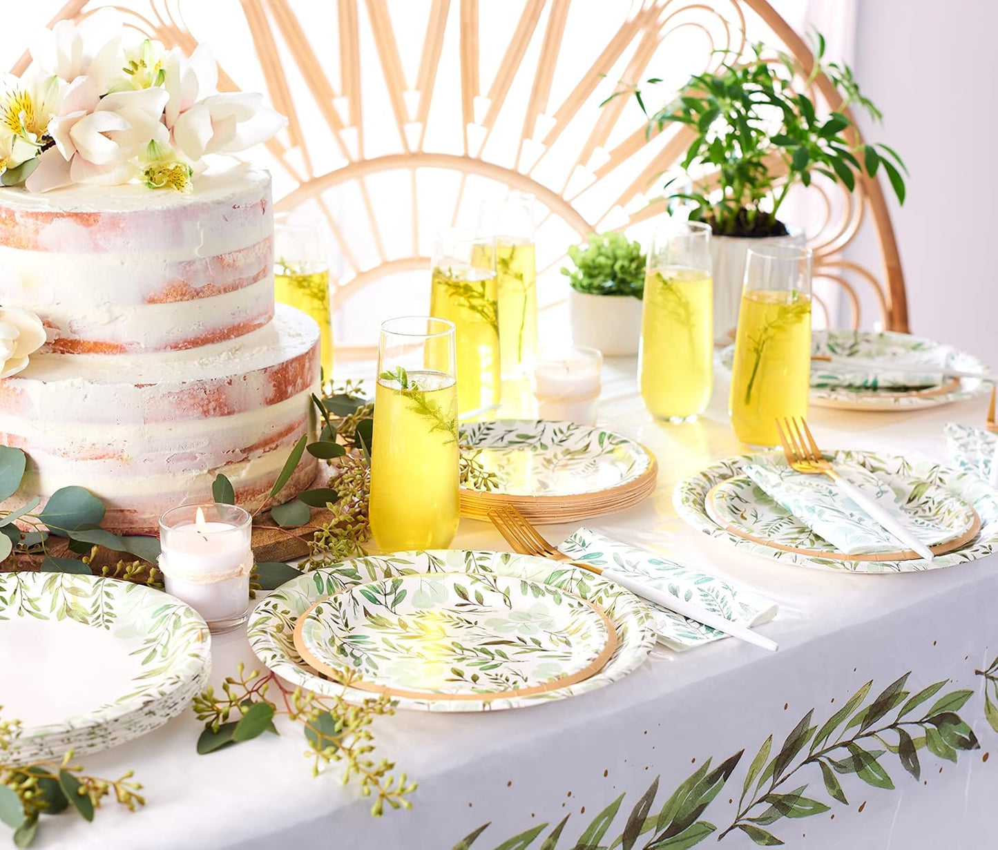 American Greetings Wedding or Bridal Shower Party Supplies, Dinner Plates (36-Count)