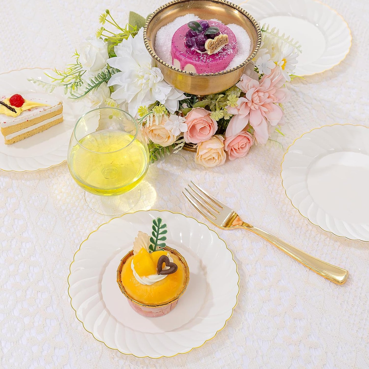 YOUBET 100 Pack Ivory Scalloped Plastic Plates - 6.5 Inch Gold Disposable Plates with Gold Rim - High End Elegant Vintage Dessert Salad Plate for Birthday Parties & Wedding Thanksgiving