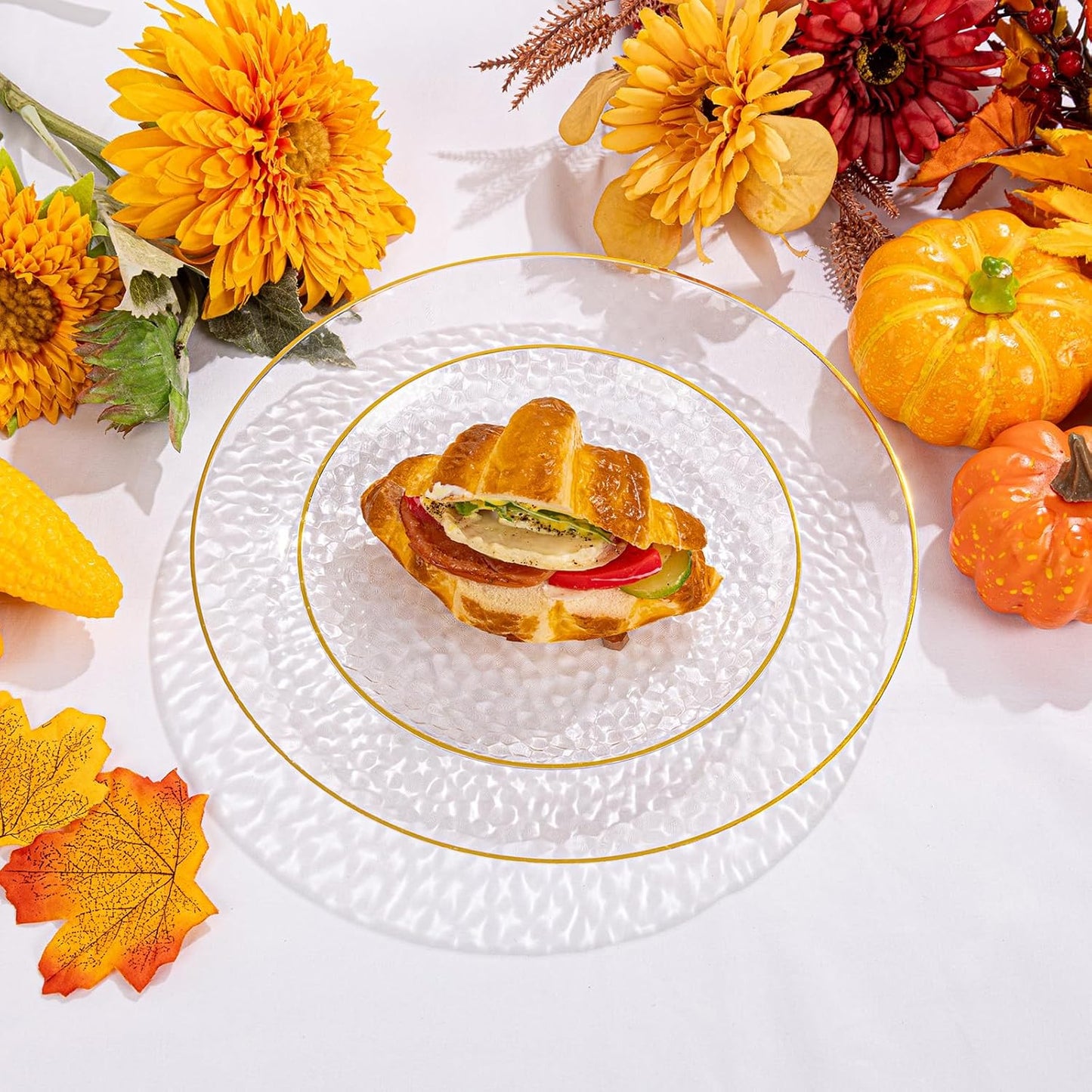 SUT 100Pcs Clear Plastic Plates, Hammered Plates Disposable Heavy Duty, Clear Disposable Plates With Gold Rim, Fancy Plastic plates Include 50 Dinner and 50 Dessert plates for Wedding