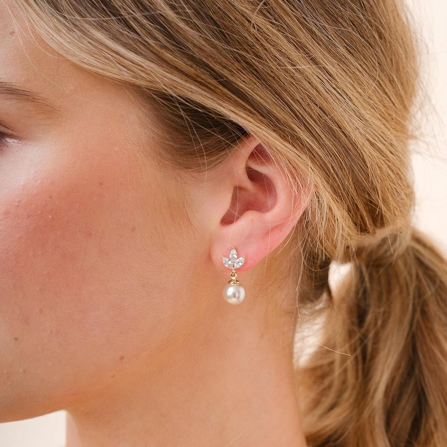 SELSHE Dangle Earrings for Women, 14k Gold Plated Pearl Drop Earring Dainty Gold Earrings for Women Trendy Cute Prom Bridal Earring Long Wedding Pearl Earring Formal Jewelry