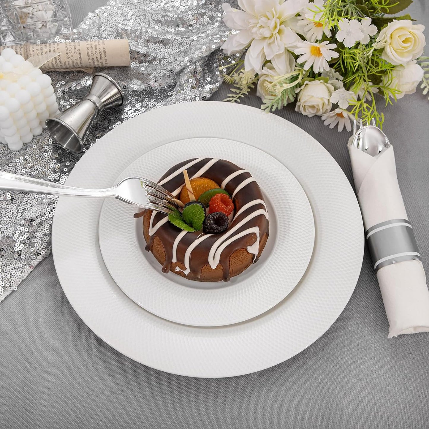 Liacere 100 Pack Silver Plastic Silverware-Pre Wrapped cutlery and Napkin-Pre Rolled Silverware Disposable 100 Forks, 100 Knives 100 Spoons, 100 Napkins Plastic Utensils＆Father's Day＆Independence Day