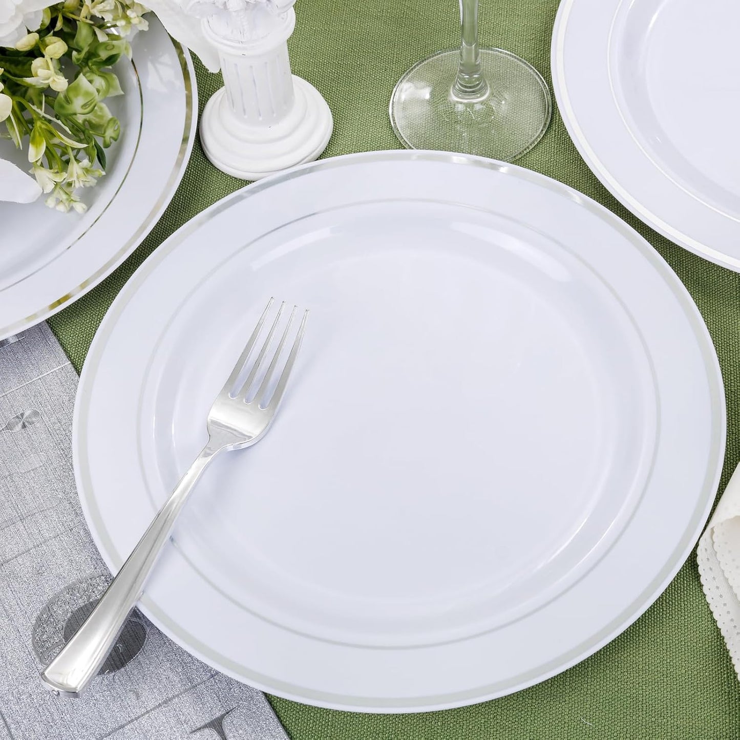 bUCLA 30PCS Silver Plastic Dinner Plates - Premium Heavy Duty 10.25inch Silver Disposable Party Plates, White and Silver Plastic Plates for Wedding & Christmas