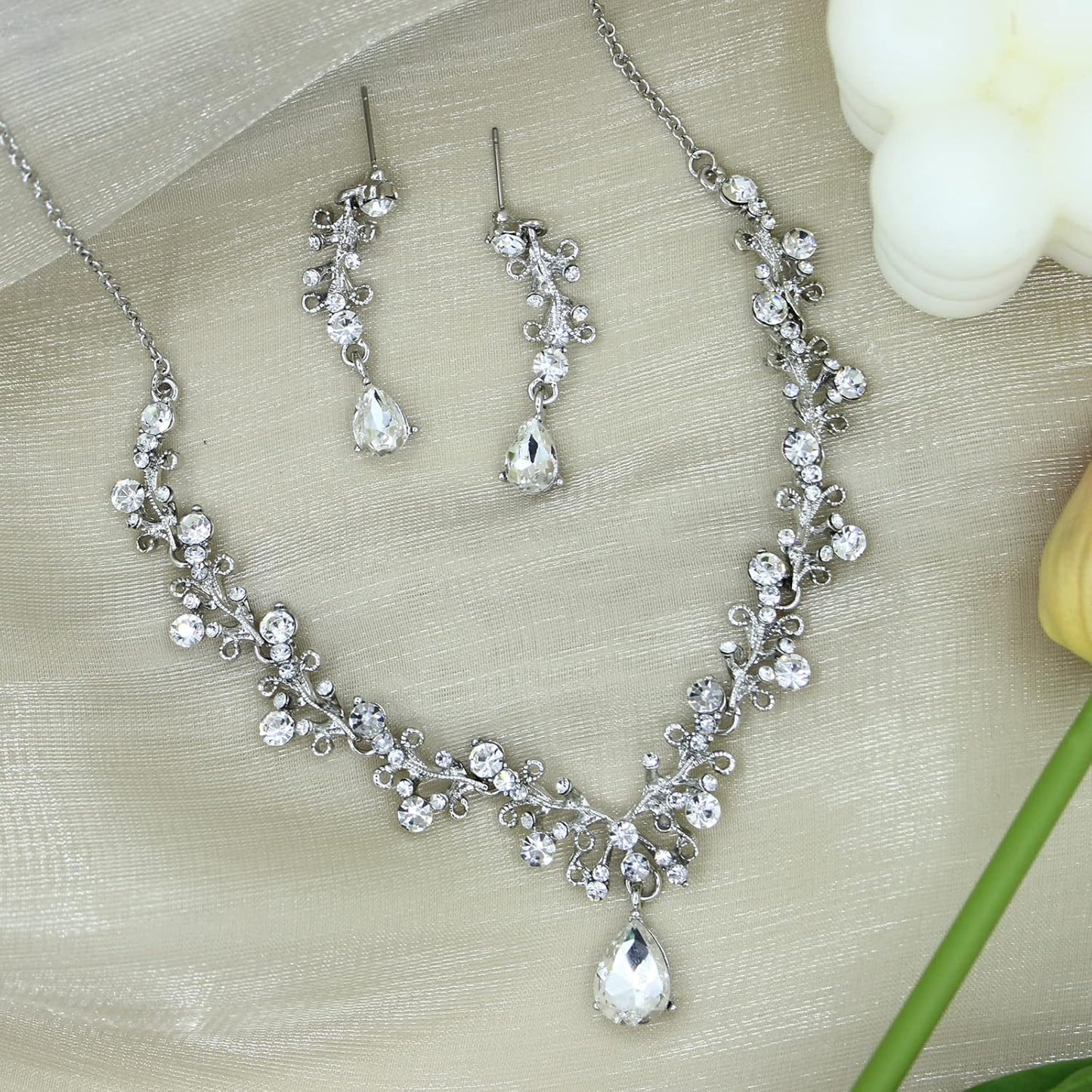 3Pcs Austrian Crystal Jewelry Set for Women, Necklace Dangle Earrings Link Bracelet Jewelry Set with Gold/Platinum/Gun Plated, Wedding Party Jewelry for Bridal Bridesmaid
