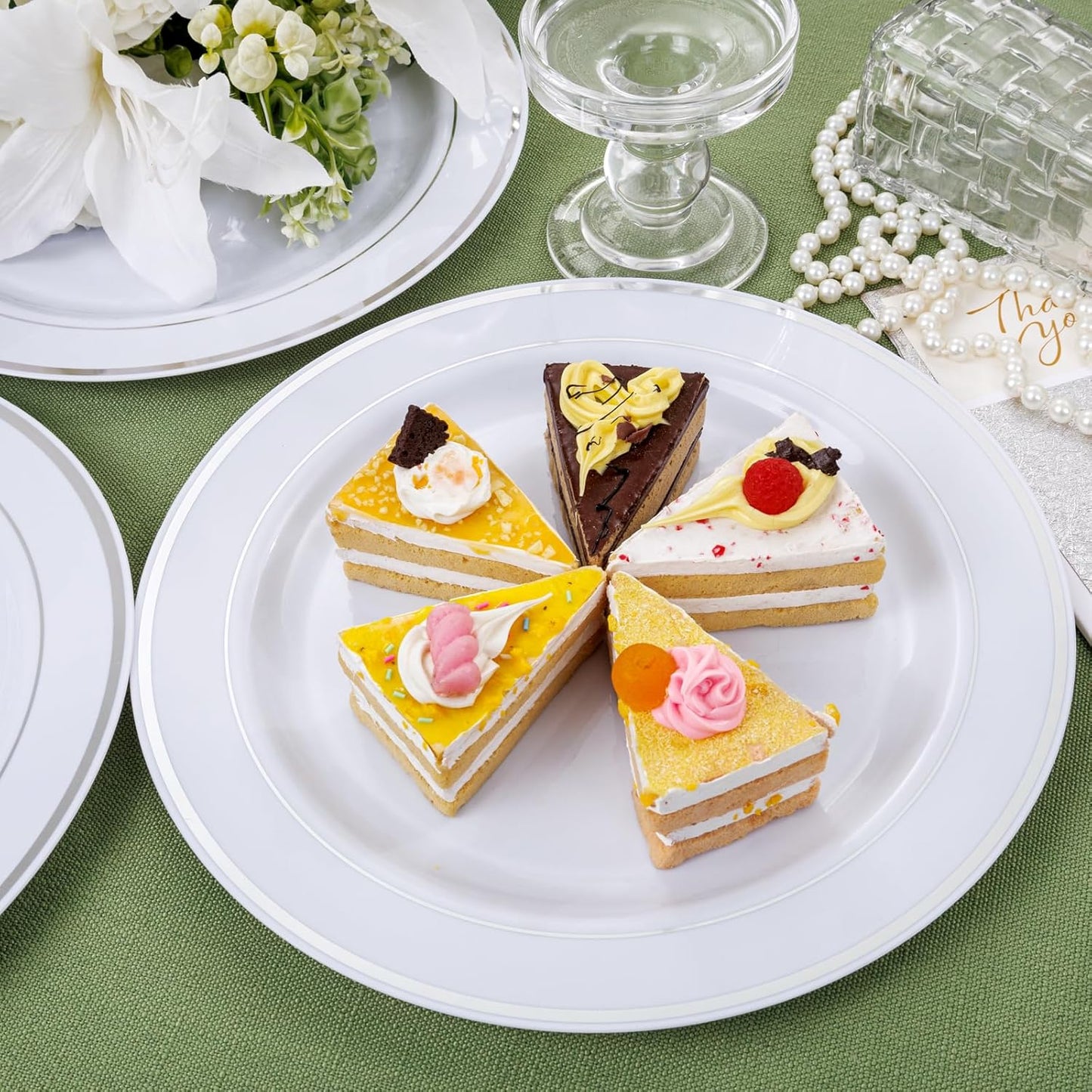 bUCLA 30PCS Silver Plastic Dinner Plates - Premium Heavy Duty 10.25inch Silver Disposable Party Plates, White and Silver Plastic Plates for Wedding & Christmas