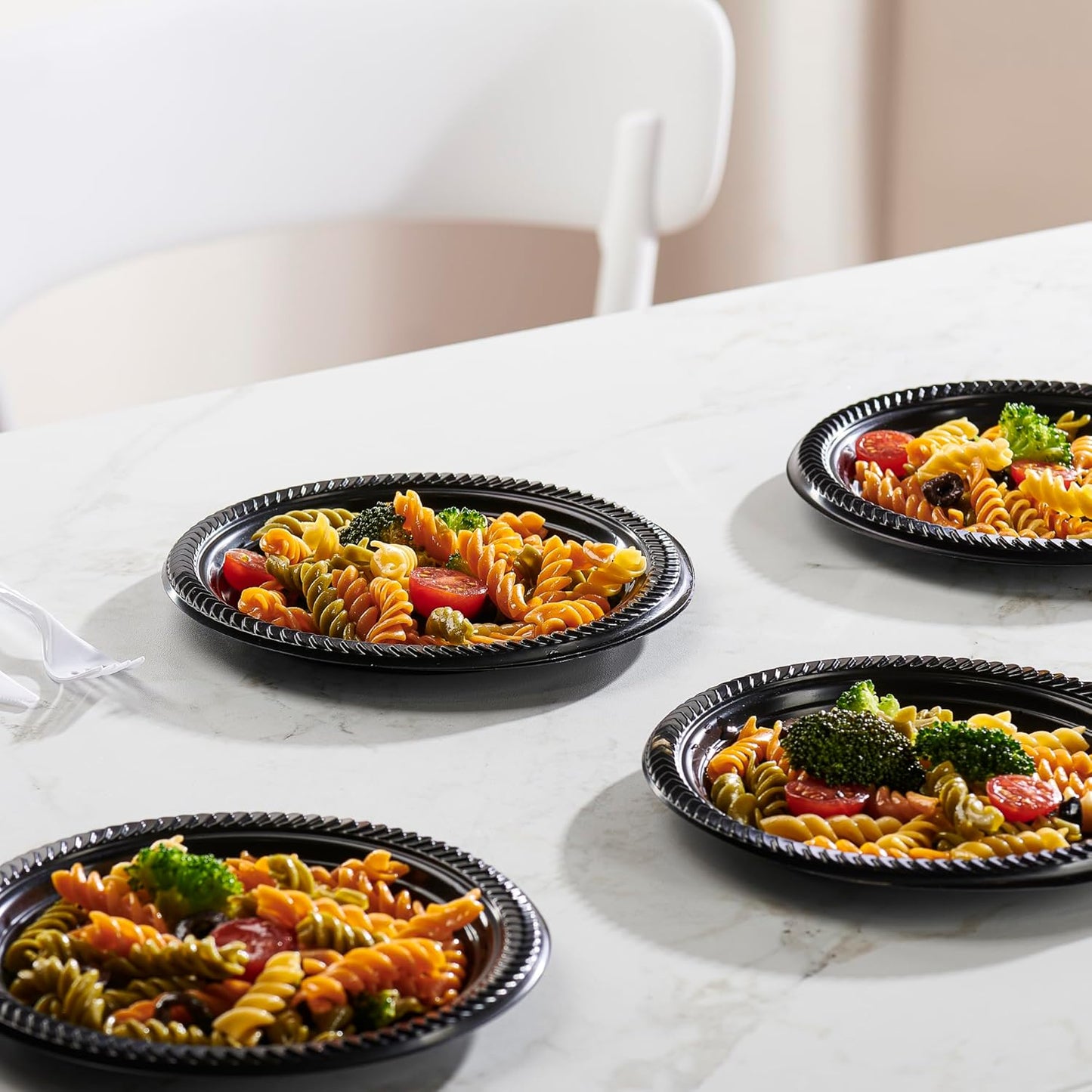 PLASTICPRO 800 PCS Black Plastic Plates Light Weight 7 Inch Plastic Dinner Dessert Appetizer Plates Black Plates Disposable for Party and Wedding