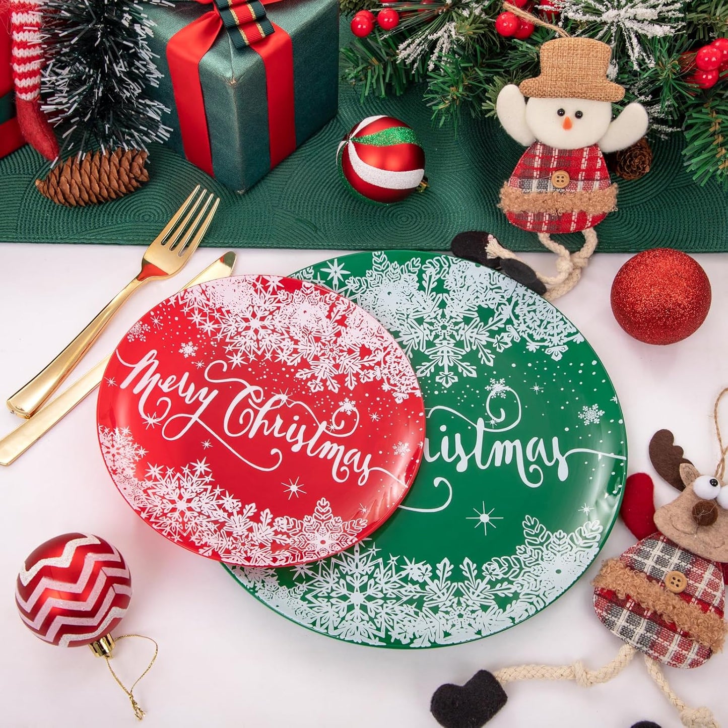 Rubtlamp 60Pcs Christmas Plastic Plates, Red Disposable Plates with Snowflake, Green Plastic Plates, Christmas Party Plates Include 30 Red Dessert Plates, 30 Green Dinner Plates