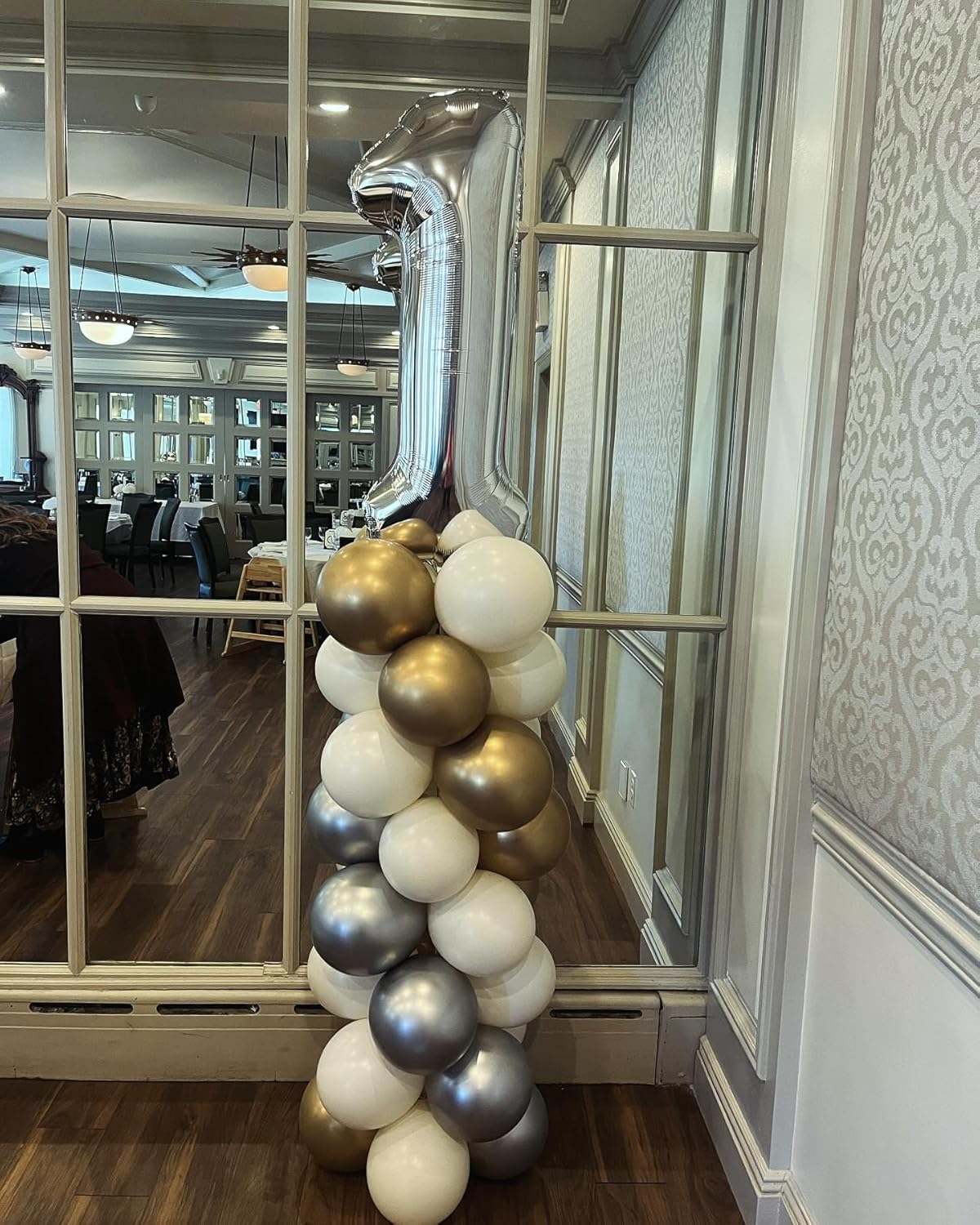 Silver Number 40 Balloon 40 Inch, 40th Birthday Party Decorations for Children, Giant 40 Foil Balloon for Party Supplies