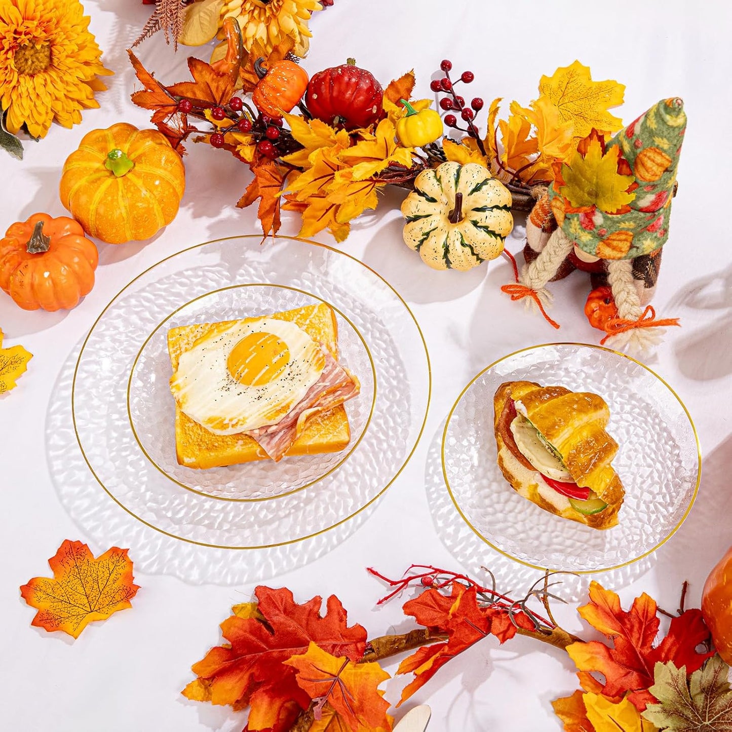 SUT 100Pcs Clear Plastic Plates, Hammered Plates Disposable Heavy Duty, Clear Disposable Plates With Gold Rim, Fancy Plastic plates Include 50 Dinner and 50 Dessert plates for Wedding