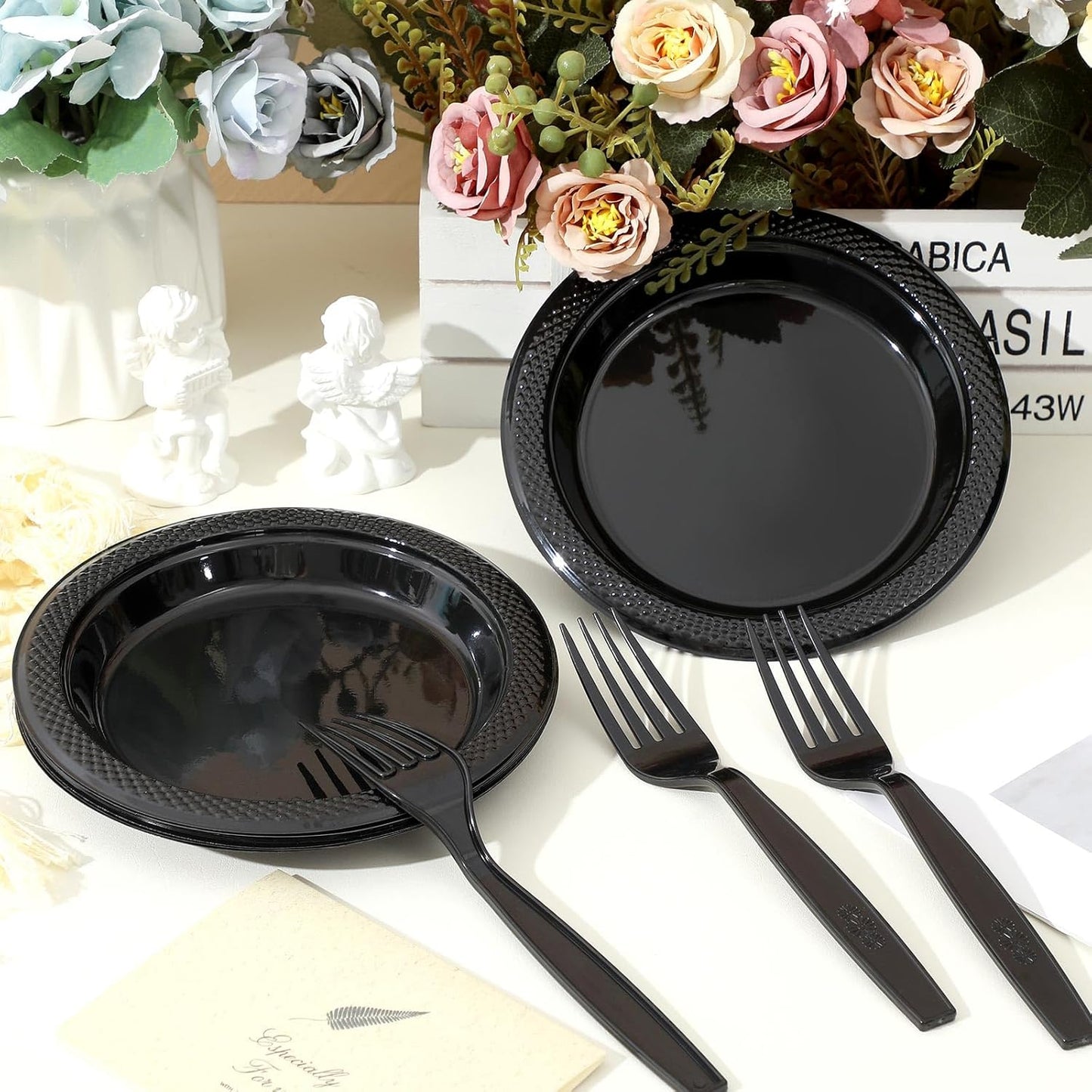 Hushee 600 Pcs 6 Inch Plastic Dessert Plates with Forks for Cake Appetizer, 300 Disposable Plates and 300 Plastic Forks for Wedding Birthday Party Event Bulk (Black)
