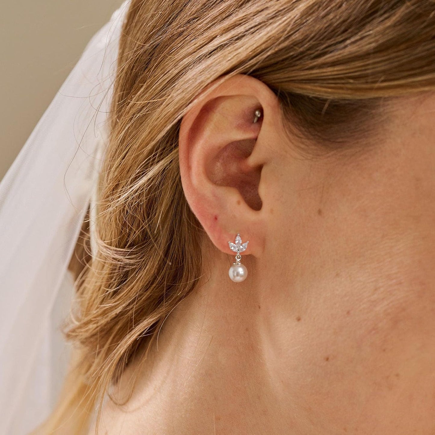 SELSHE Dangle Earrings for Women, 14k Gold Plated Pearl Drop Earring Dainty Gold Earrings for Women Trendy Cute Prom Bridal Earring Long Wedding Pearl Earring Formal Jewelry