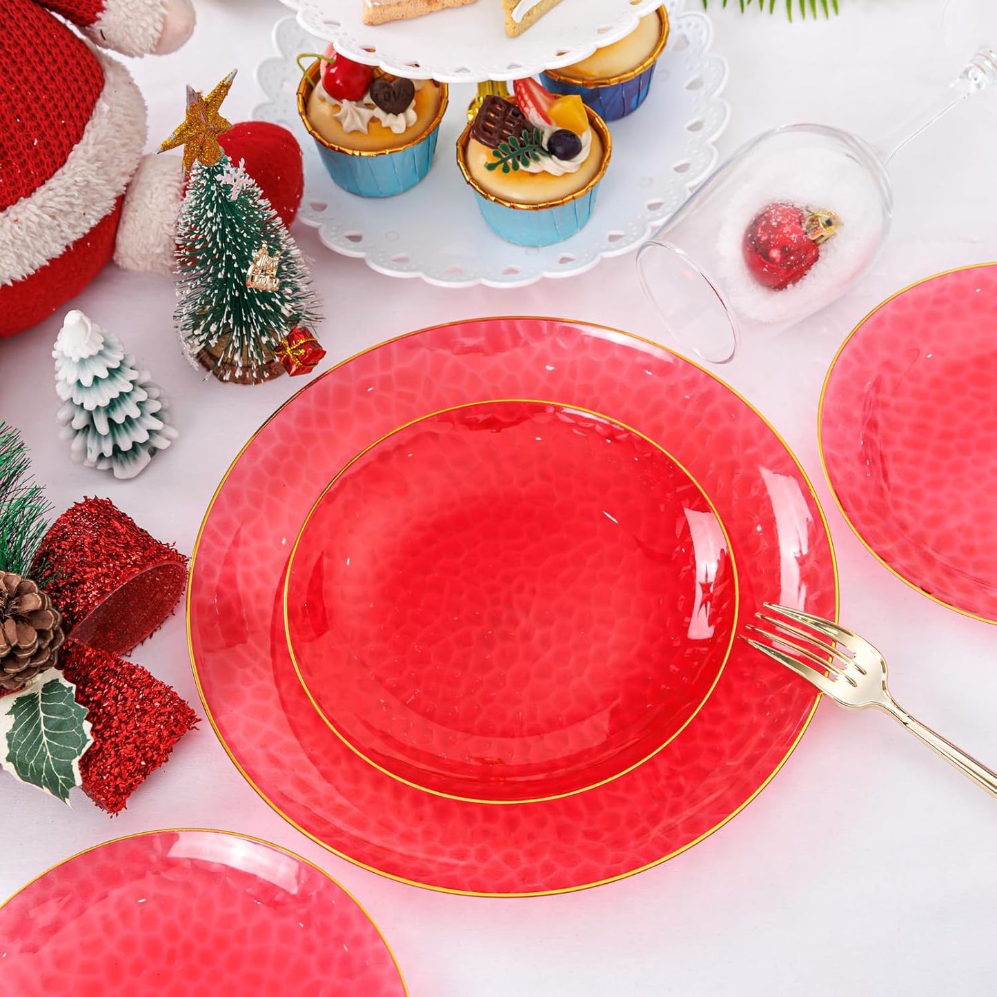 SUT 100Pcs Red Plastic Plates, Hammered Plates Disposable Heavy Duty, Red Disposable Plates With Gold Rim, Fancy Plastic plates Include 50 Dinner and 50 Dessert Plate for Wedding