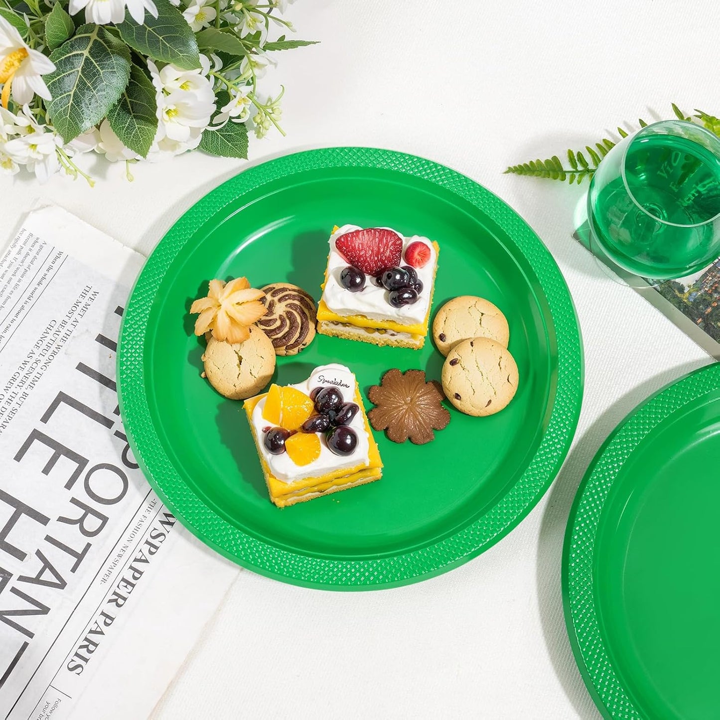 WELLIFE Green Party Plates 10 Inch -150 Count, Disposable Plastic Dinner Plates for Party St. Patrick's Day Easter Christmas