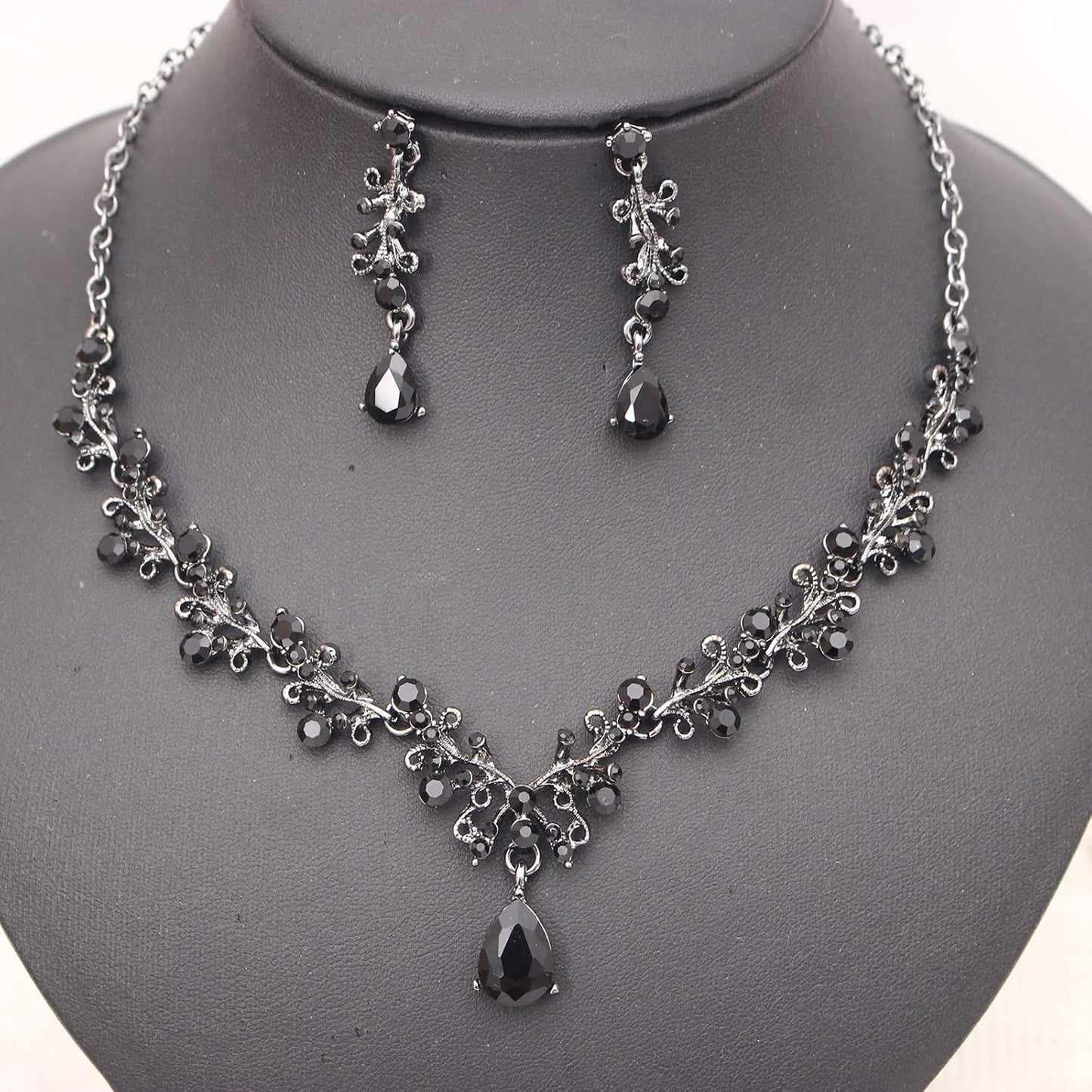 3Pcs Austrian Crystal Jewelry Set for Women, Necklace Dangle Earrings Link Bracelet Jewelry Set with Gold/Platinum/Gun Plated, Wedding Party Jewelry for Bridal Bridesmaid