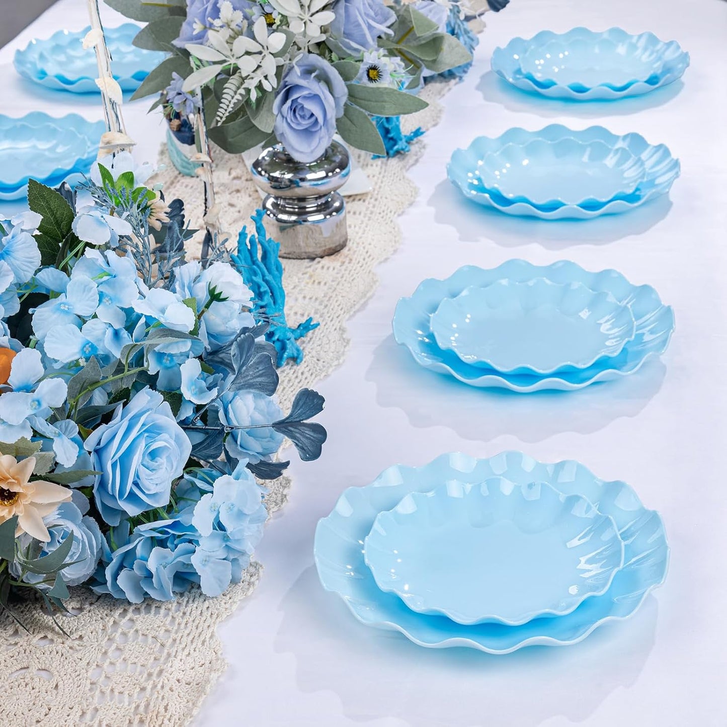LIYH 20 Pcs Light Blue Plastic Plates Reusable 7.5 Inch - Unbreakable Scalloped Dessert Plates for Weddings Camping Party Outdoor Picnics Dishwasher Safe BPA Free (20Guests)