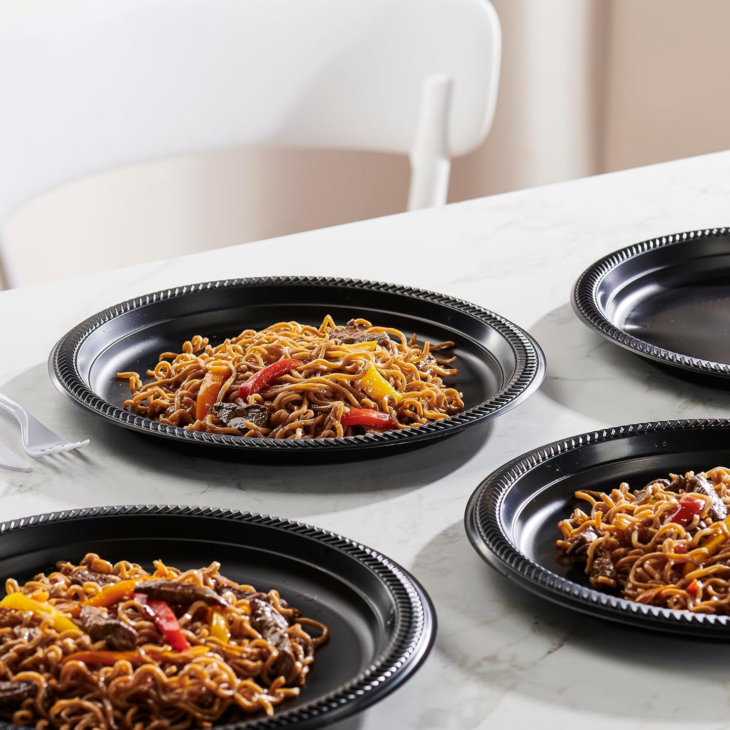 PLASTICPRO 200 PCS Black Plastic Plates Light Weight 10'' Inch Plastic Dinner Plates Black Plates Disposable for Party and Wedding