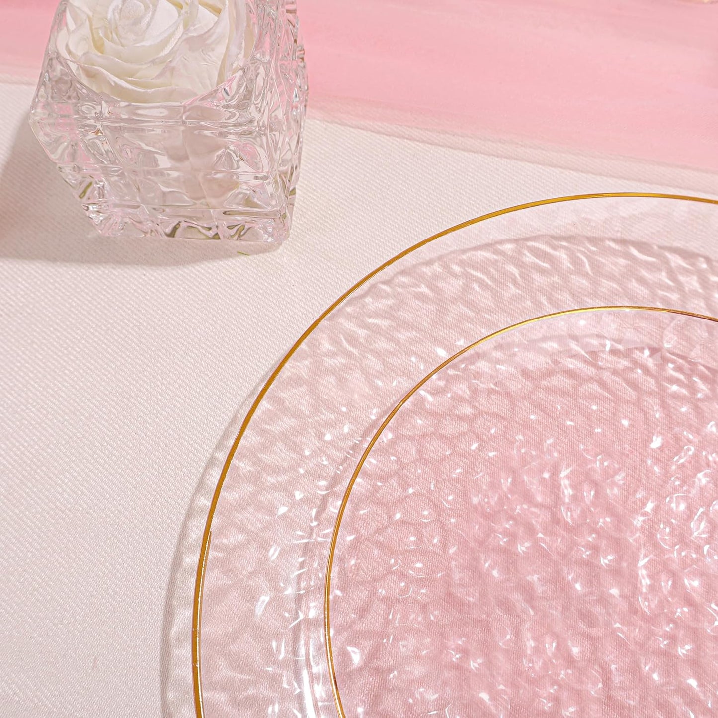 SUT 100Pcs Pink Plastic Plates, Hammered Plates Disposable Heavy Duty, Pink Disposable Plates With Gold Rim, Fancy Plastic plates Include 50 Dinner and 50 Dessert plates for Wedding