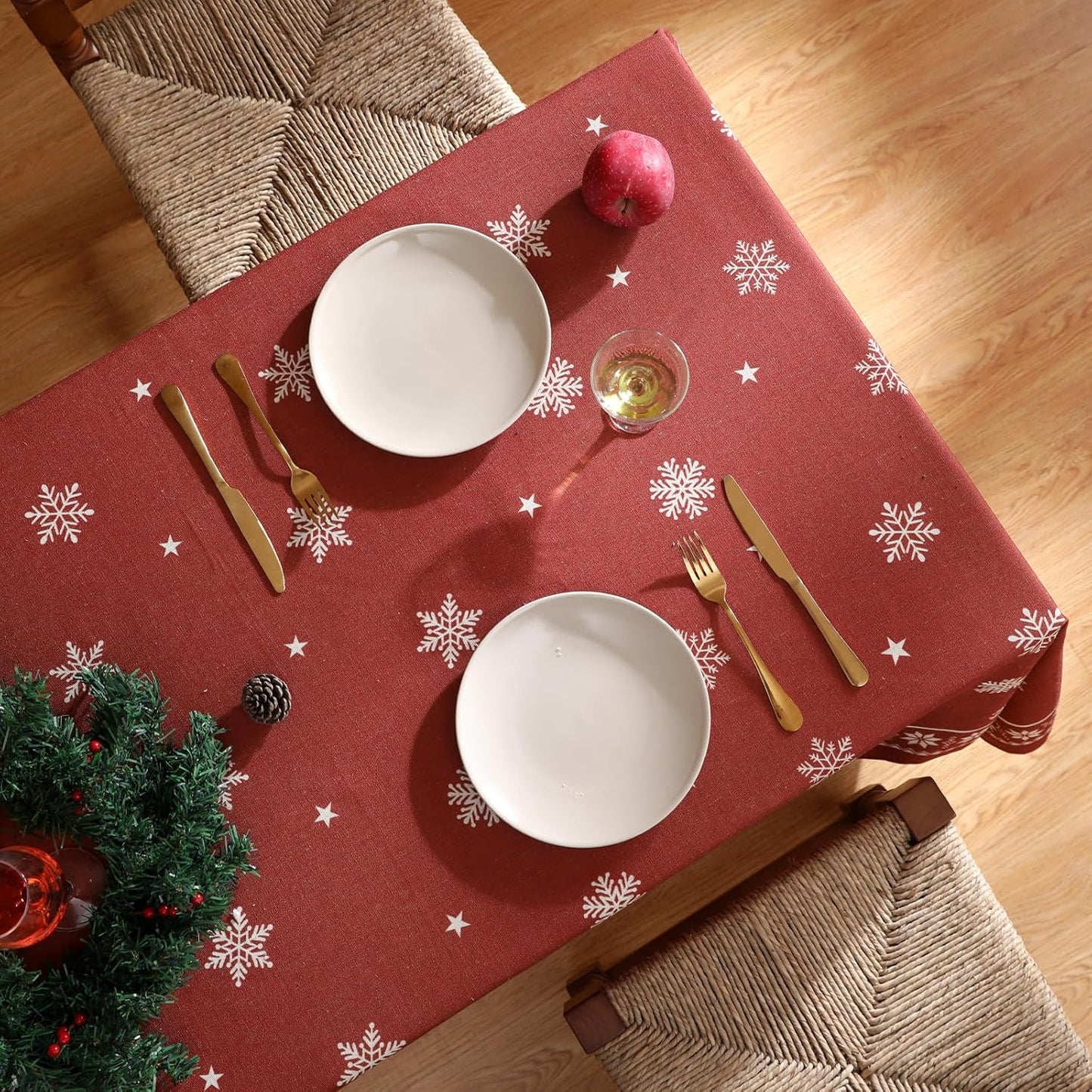 ISAENNE Designer Christmas Red Rectangular Tablecloth,Linen Table Cloth with Snowflakes Pattern,Wrinkle Resistant Decor Tablecloths for Dining Kitchen Thanksgiving Christmas,55"*87"-Carol C