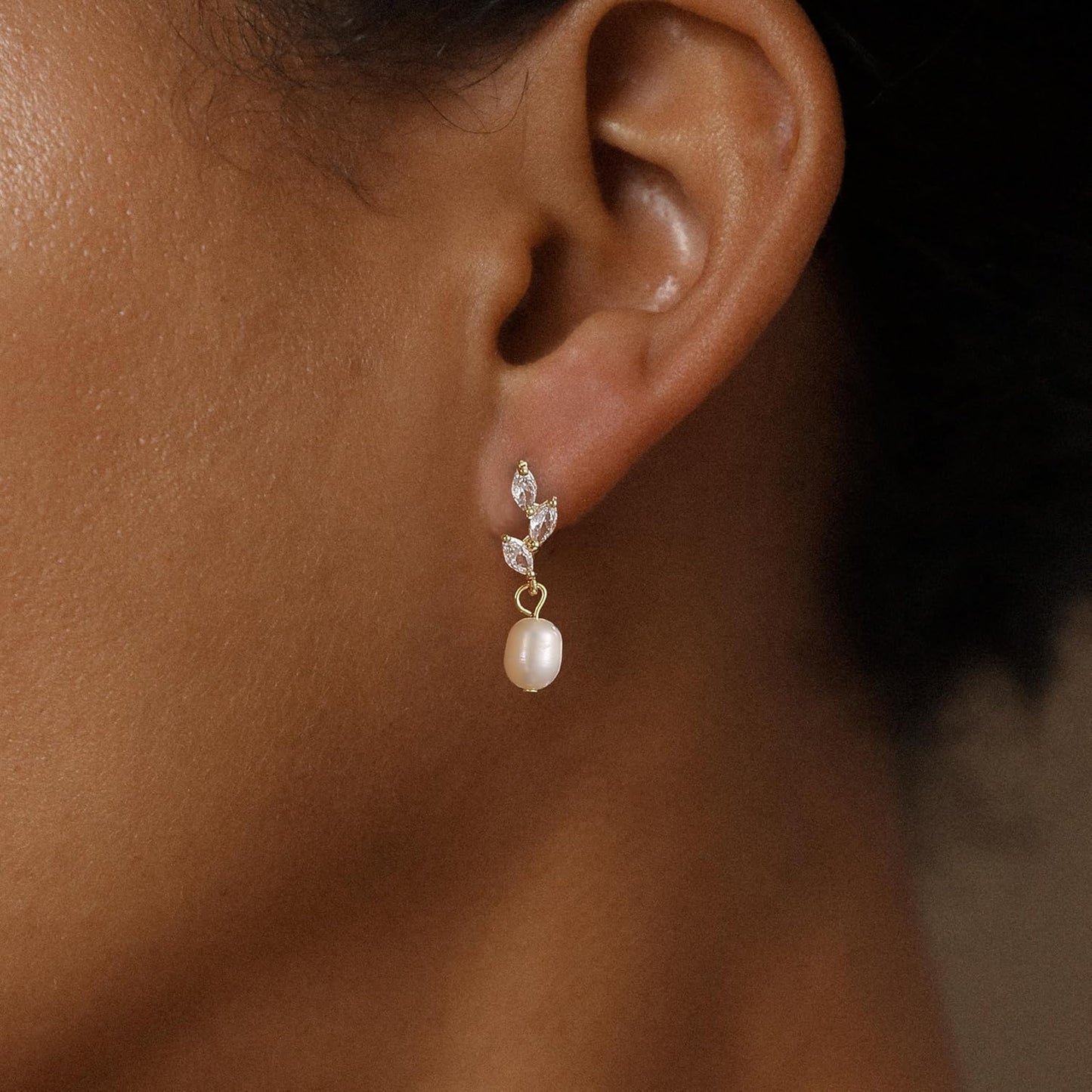 SELSHE Dangle Earrings for Women, 14k Gold Plated Pearl Drop Earring Dainty Gold Earrings for Women Trendy Cute Prom Bridal Earring Long Wedding Pearl Earring Formal Jewelry